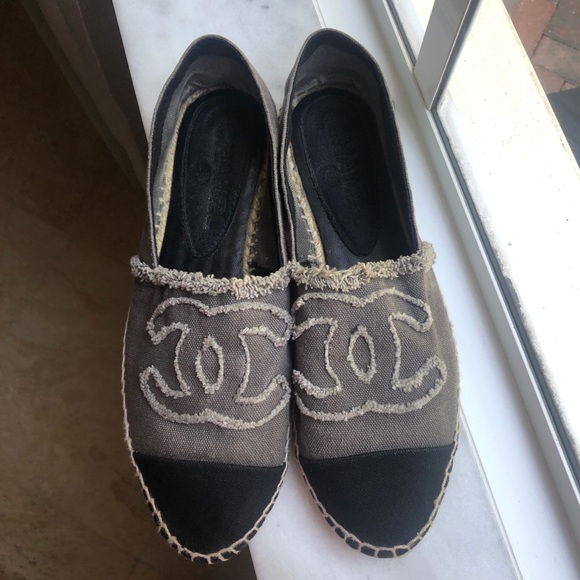 CHANEL Grey & Black Captoe Canvas Espadrilles - Picture 14 of 16